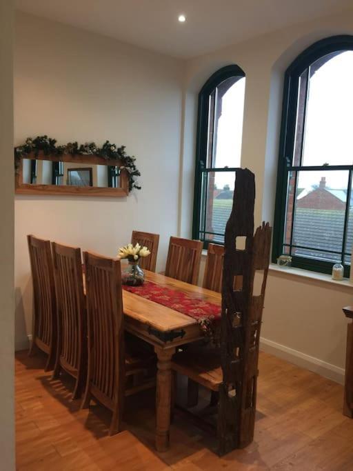 Converted Chapel Filey Floor To Ceiling Arch Window Экстерьер фото
