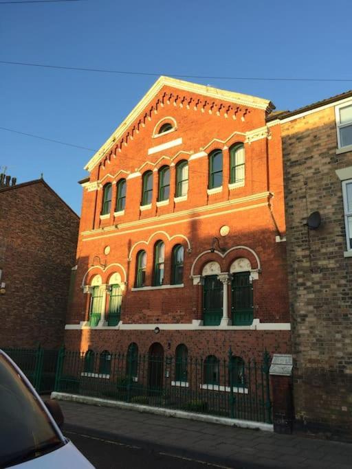 Converted Chapel Filey Floor To Ceiling Arch Window Экстерьер фото